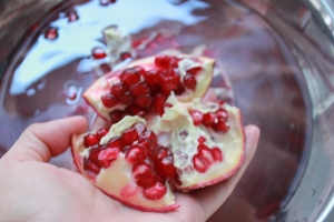 How to Cut and Open a Pomegranate